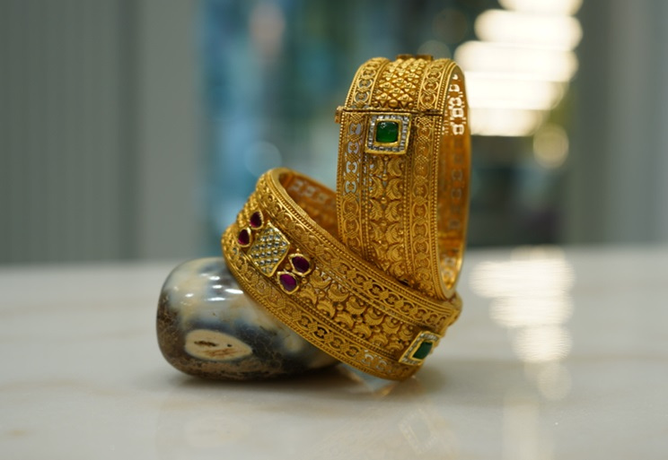 BANGLES